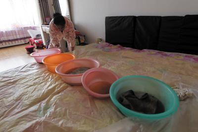 泊头楼上漏水，住户失联，小区没物管，业主维权难！律师来支招……